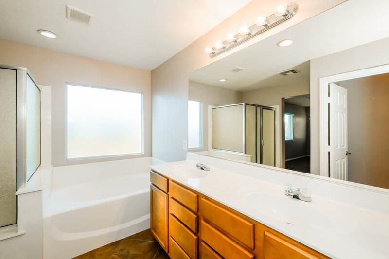 2,250/Mo, 9081 Sheffield Garden Ave Las Vegas, NV 89148 Main Bathroom View