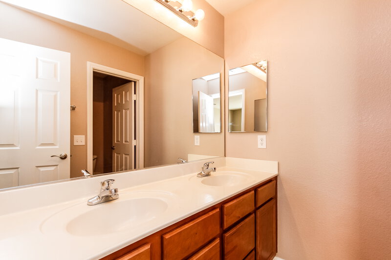 2,275/Mo, 9081 Sheffield Garden Ave Las Vegas, NV 89148 Bathroom View
