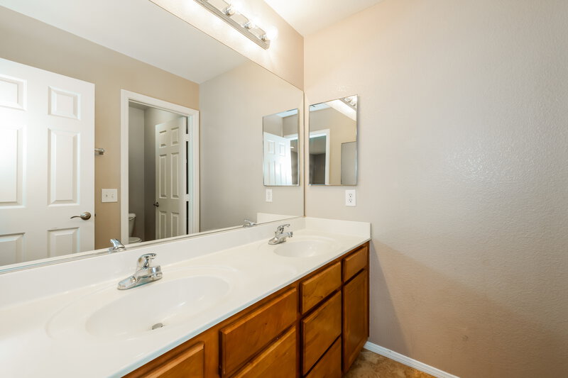 2,250/Mo, 9081 Sheffield Garden Ave Las Vegas, NV 89148 Bathroom View