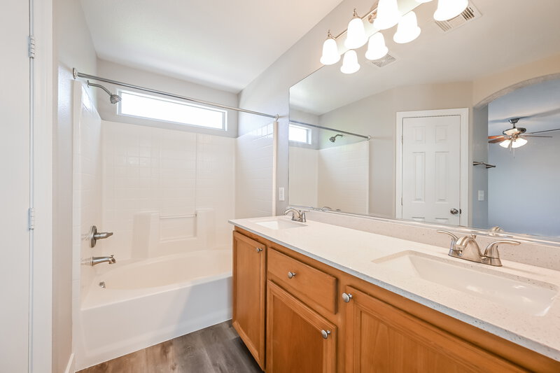 1,875/Mo, 7530 Desert Lupine St Las Vegas, NV 89139 Main Bathroom View