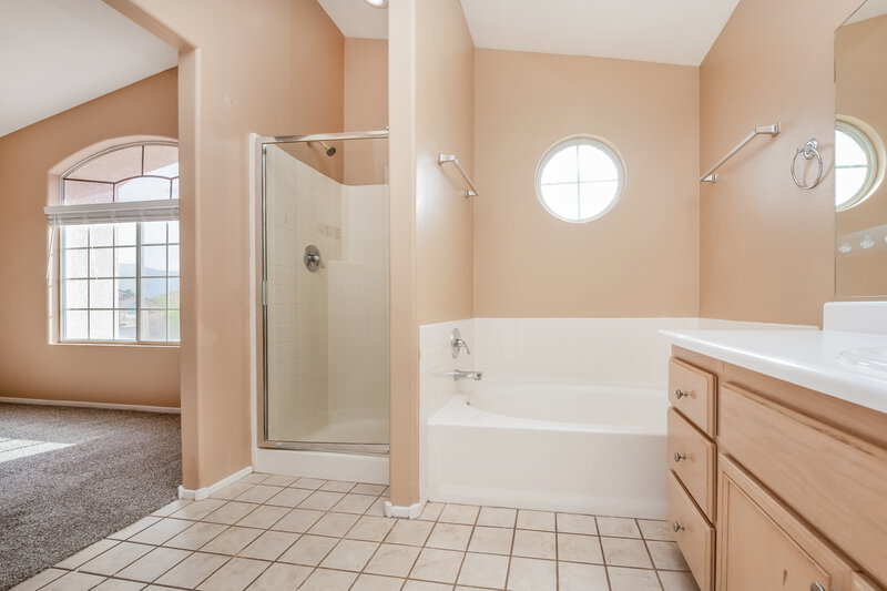 2,300/Mo, 7537 Flat Rock St Las Vegas, NV 89131 Main Bathroom View