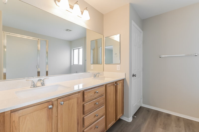 2,040/Mo, 6416 Pronghorn Ridge Ave Las Vegas, NV 89122 Main Bathroom View