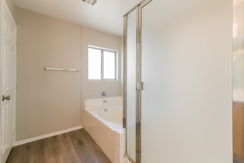 2,040/Mo, 6416 Pronghorn Ridge Ave Las Vegas, NV 89122 Main Bathroom View 2