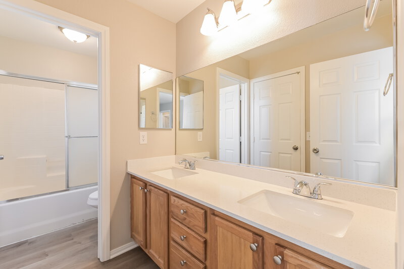 2,040/Mo, 6416 Pronghorn Ridge Ave Las Vegas, NV 89122 Bathroom View