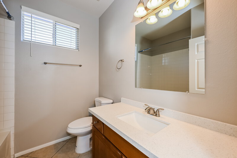 2,190/Mo, 9413 Andesite Hollow Ct Las Vegas, NV 89178 Bathroom View