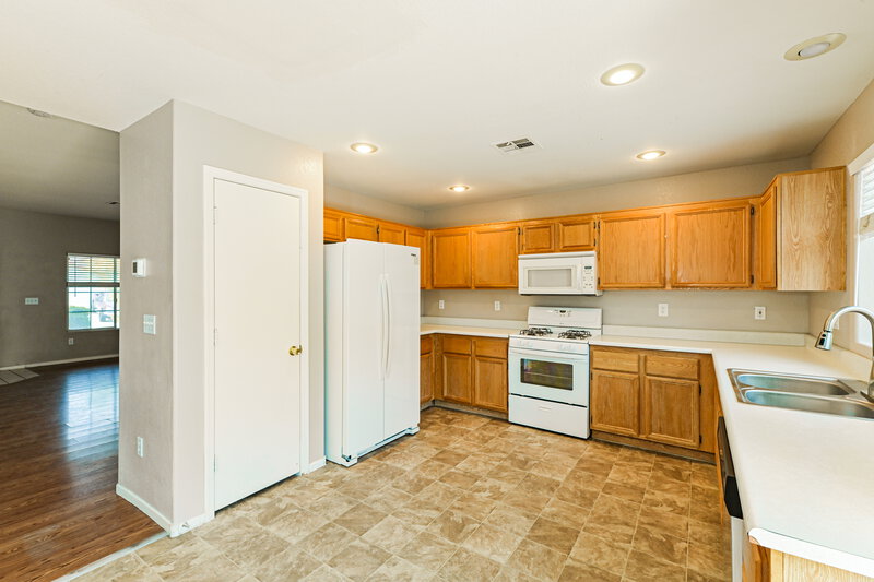 2,350/Mo, 1096 Pincay Dr Henderson, NV 89015 Kitchen View