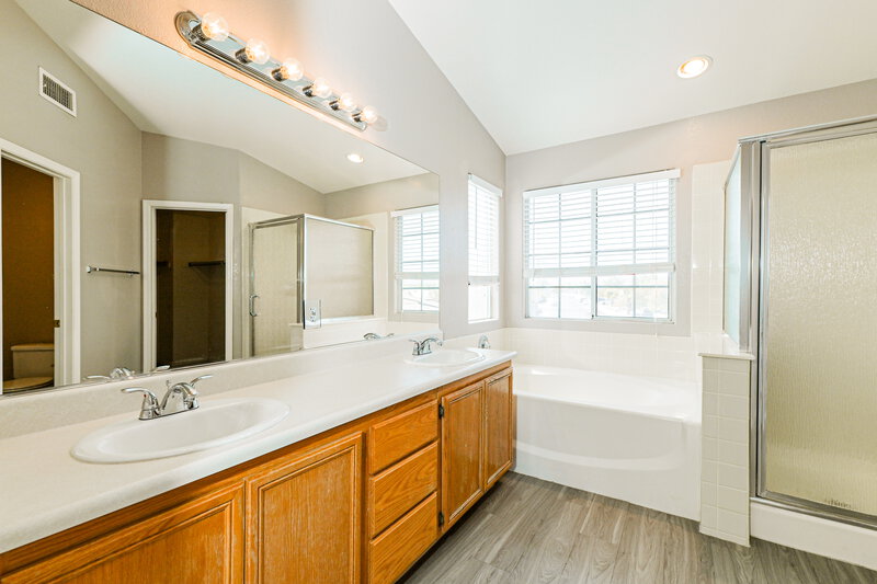 2,350/Mo, 1096 Pincay Dr Henderson, NV 89015 Main Bathroom View