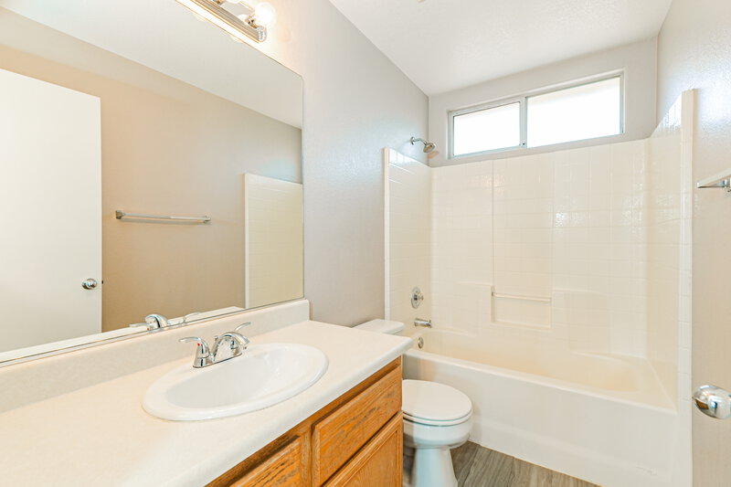 2,350/Mo, 1096 Pincay Dr Henderson, NV 89015 Bathroom View