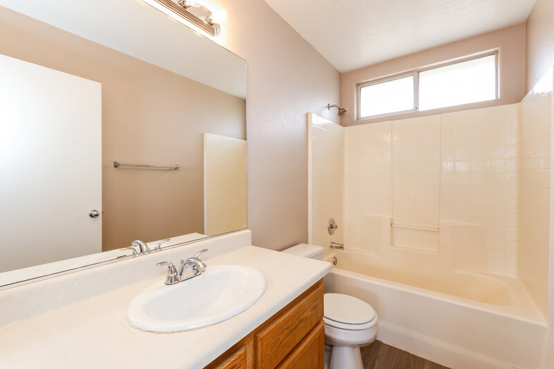 0/Mo, 1096 Pincay Dr Henderson, NV 89015 Bathroom View