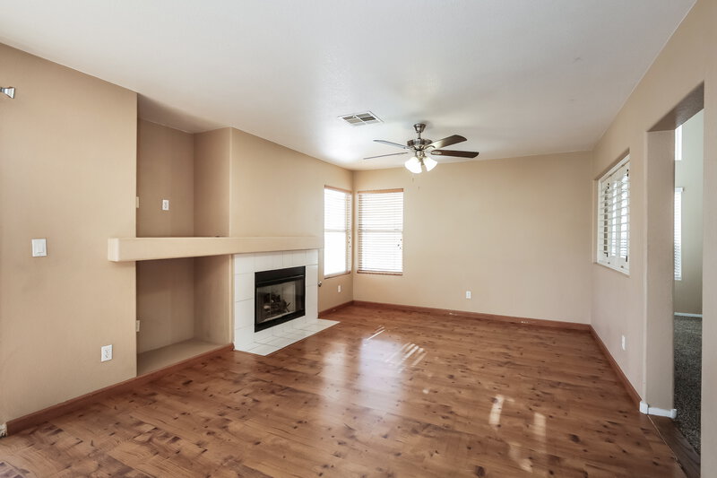 2,130/Mo, 1815 Desert Sage Ave North Las Vegas, NV 89031 Family Room View 2