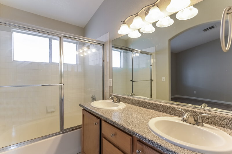 1,920/Mo, 420 Pumpkin Way Henderson, NV 89015 Bathroom View