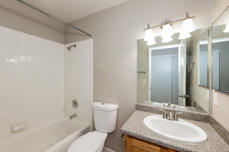 1,970/Mo, 420 Pumpkin Way Henderson, NV 89015 Bathroom View