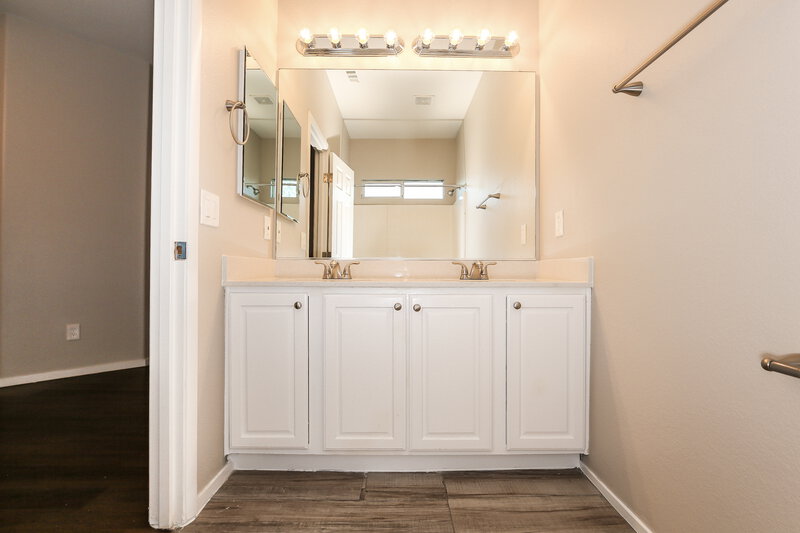 3,340/Mo, 8944 Happy Stream Ave Las Vegas, NV 89143 Main Bathroom View