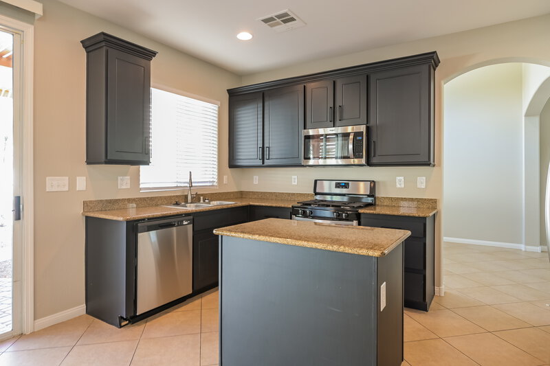 2,505/Mo, 4420 E Azure Ave Las Vegas, NV 89115 Kitchen View