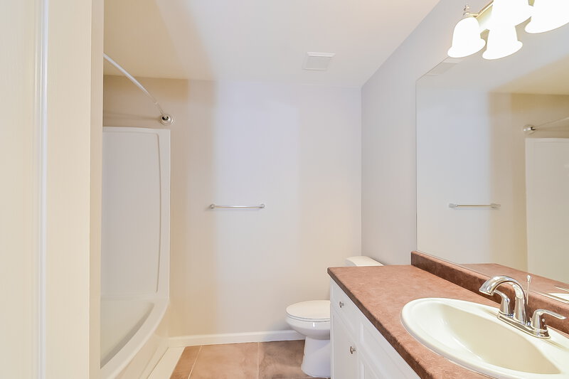 3,590/Mo, 10569 Hamdem Ave Las Vegas, NV 89129 Main Bathroom View