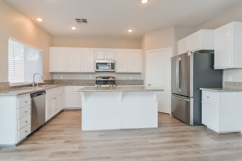 2,200/Mo, 679 Pacific Cascades Dr Henderson, NV 89012 Kitchen View 2