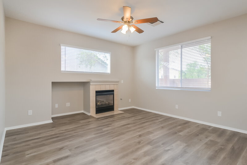 2,200/Mo, 679 Pacific Cascades Dr Henderson, NV 89012 Family Room View