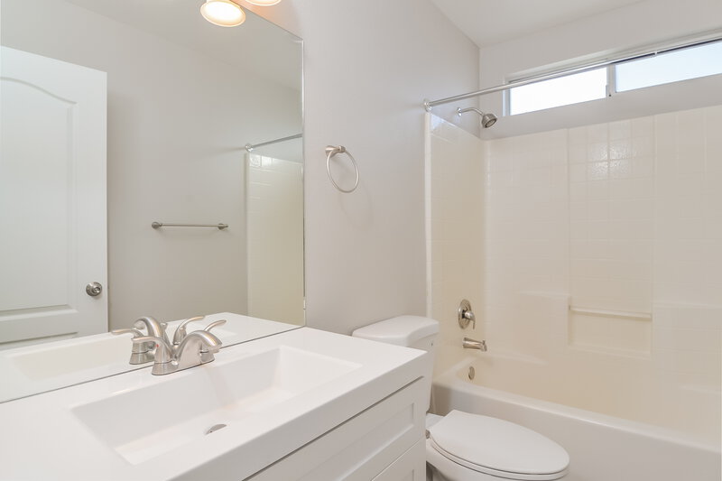 2,200/Mo, 679 Pacific Cascades Dr Henderson, NV 89012 Bathroom View