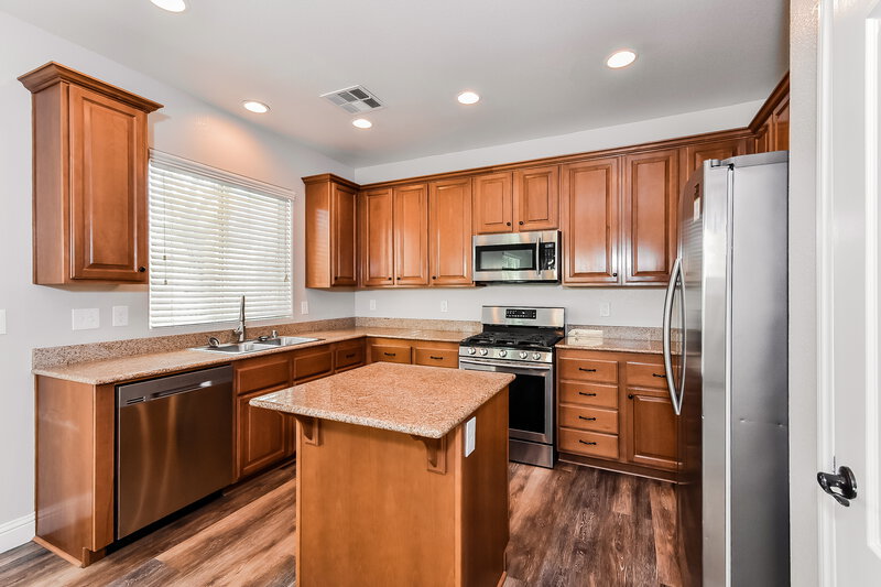1,780/Mo, 8276 Begonia Blush Dr Las Vegas, NV 89166 Kitchen View
