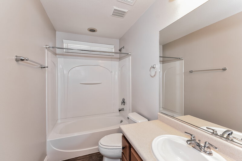 1,780/Mo, 8276 Begonia Blush Dr Las Vegas, NV 89166 Bathroom View 2