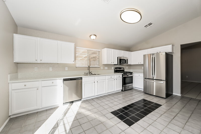2,115/Mo, 927 River Mountain Dr Henderson, NV 89015 Kitchen View