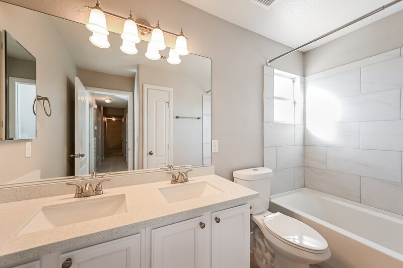 2,115/Mo, 927 River Mountain Dr Henderson, NV 89015 Bathroom View
