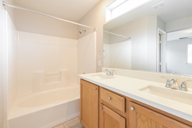 1,810/Mo, 11929 Fairfax Ridge St Las Vegas, NV 89183 Main Bathroom View