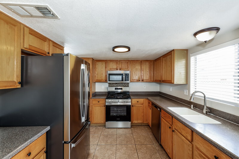 2,225/Mo, 5775 Canyon Oak Cir Las Vegas, NV 89142 Kitchen View