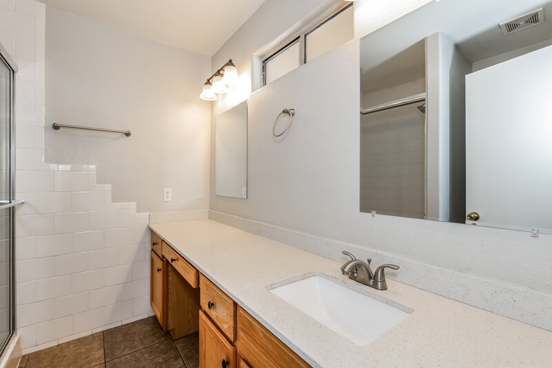 2,225/Mo, 5775 Canyon Oak Cir Las Vegas, NV 89142 Main Bathroom View