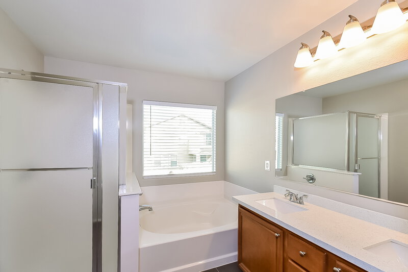 2,445/Mo, 2404 Cockatiel Dr North Las Vegas, NV 89084 Main Bathroom View