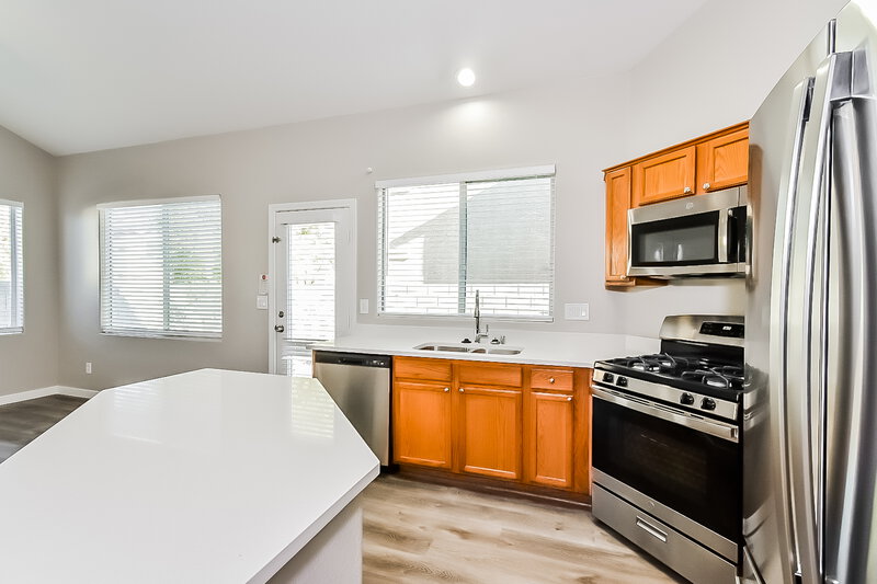 2,265/Mo, 9556 Cabot Falls Ave Las Vegas, NV 89149 Kitchen View