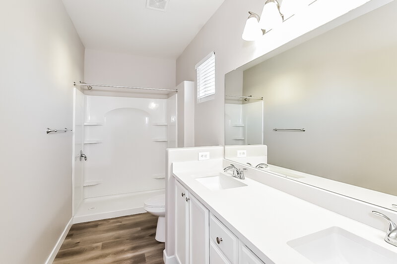 2,265/Mo, 9556 Cabot Falls Ave Las Vegas, NV 89149 Main Bathroom View