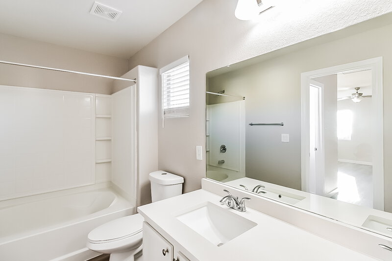 2,265/Mo, 9556 Cabot Falls Ave Las Vegas, NV 89149 Bathroom View 2