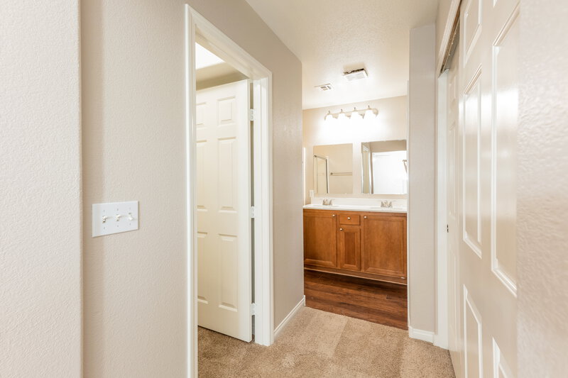 2,285/Mo, 8024 Aztec Basin Ave Las Vegas, NV 89131 Main Bathroom View