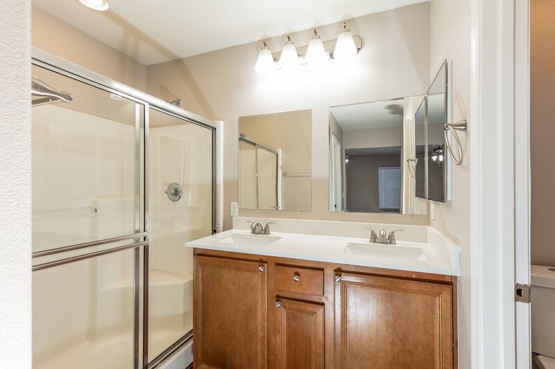 2,285/Mo, 8024 Aztec Basin Ave Las Vegas, NV 89131 Main Bathroom View 2