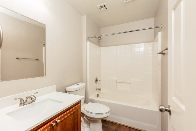 2,285/Mo, 8024 Aztec Basin Ave Las Vegas, NV 89131 Bathroom View