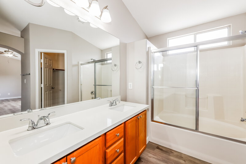 2,090/Mo, 111 Willow Dove Ave Las Vegas, NV 89123 Main Bathroom View