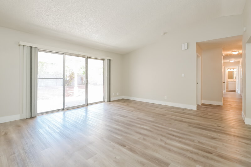 2,160/Mo, 1555 Calabria Dr Las Vegas, NV 89104 Living Room View 2