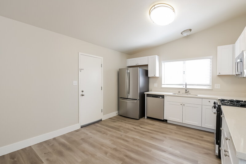 2,160/Mo, 1555 Calabria Dr Las Vegas, NV 89104 Kitchen View