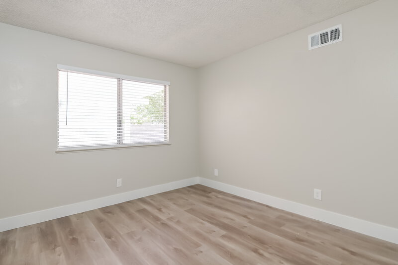 2,160/Mo, 1555 Calabria Dr Las Vegas, NV 89104 Bedroom View