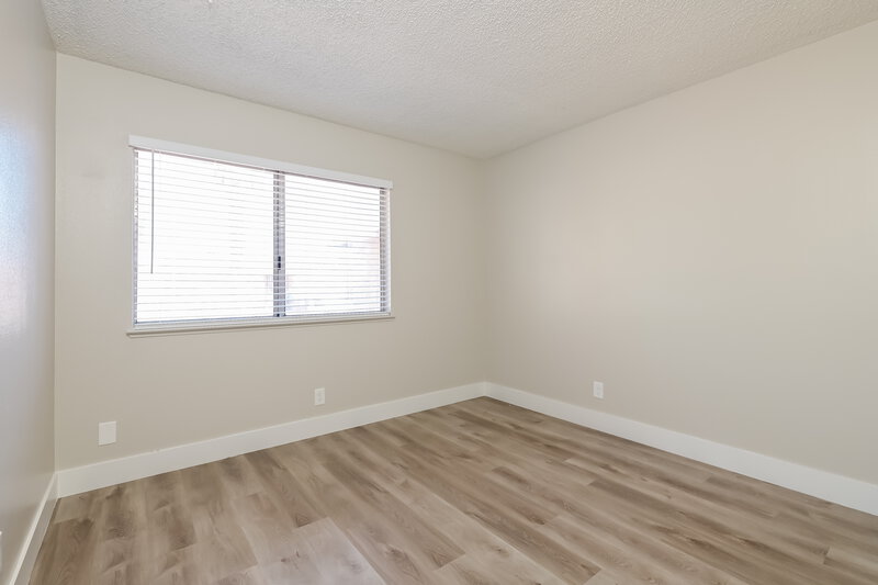 2,160/Mo, 1555 Calabria Dr Las Vegas, NV 89104 Bedroom View 2