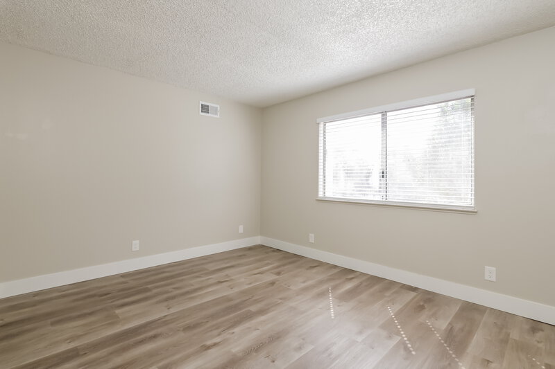 2,160/Mo, 1555 Calabria Dr Las Vegas, NV 89104 Bedroom View 4