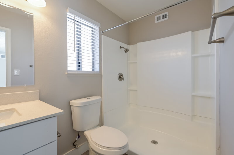 2,160/Mo, 1555 Calabria Dr Las Vegas, NV 89104 Bathroom View