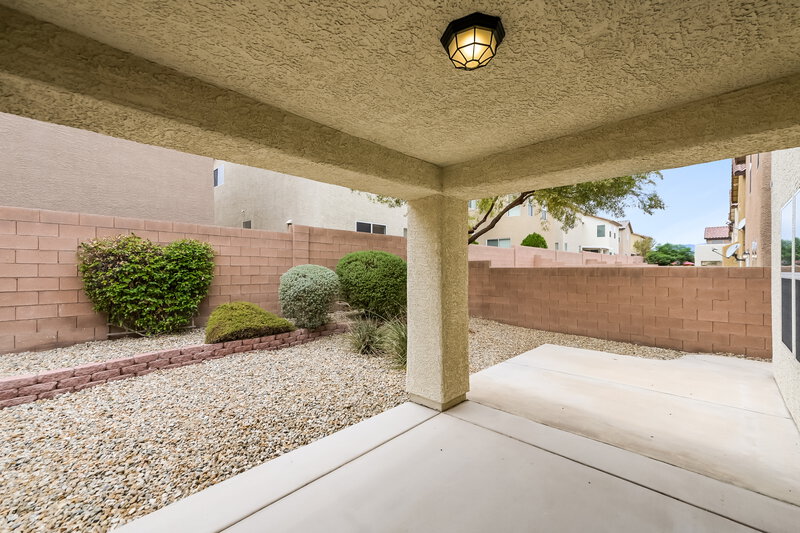 2,205/Mo, 33 Harbor Pines Ct Las Vegas, NV 89183 Covered Patio View