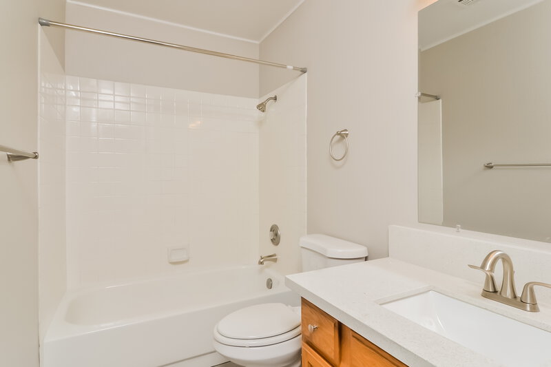 1,960/Mo, 2058 Waverly Cir Henderson, NV 89014 Main Bathroom View