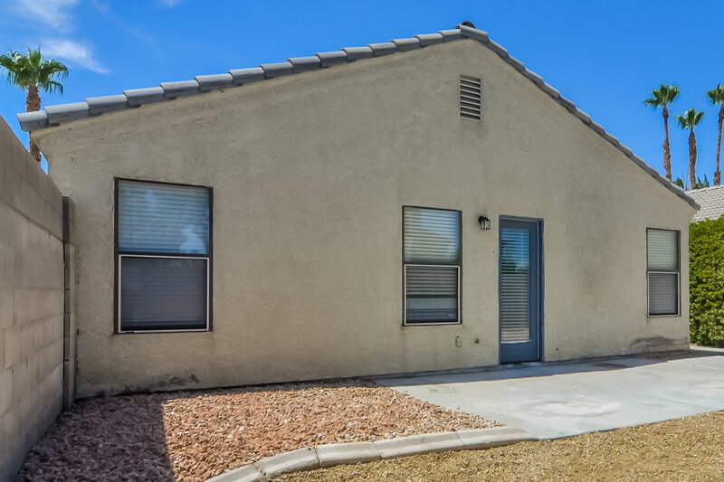 1,960/Mo, 2058 Waverly Cir Henderson, NV 89014 Rear View