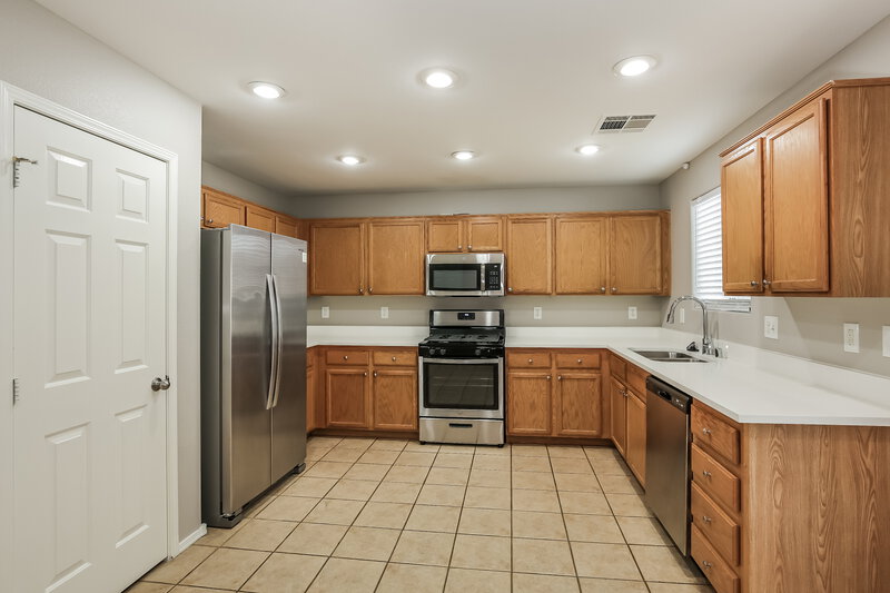2,005/Mo, 9060 Starling Wing Pl Las Vegas, NV 89143 Kitchen View 3