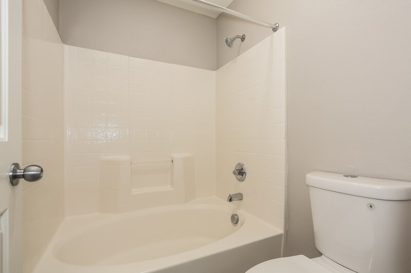 2,005/Mo, 9060 Starling Wing Pl Las Vegas, NV 89143 Main Bathroom View
