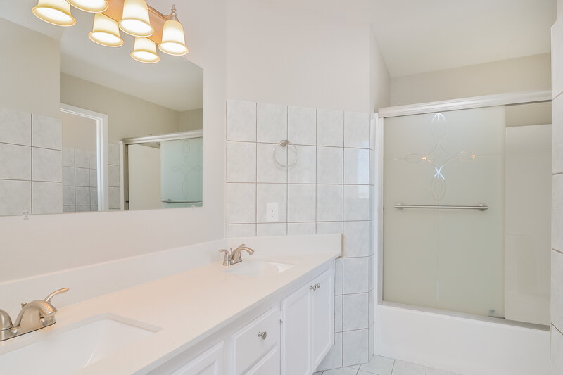 2,015/Mo, 5211 Silverheart Ave Las Vegas, NV 89142 Main Bathroom View