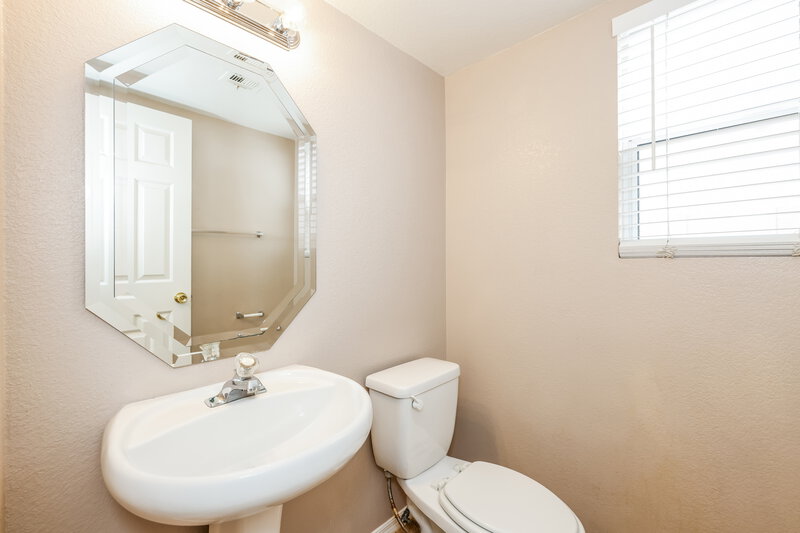 1,965/Mo, 8110 Sundown Vista Ave Las Vegas, NV 89147 Bathroom View 2